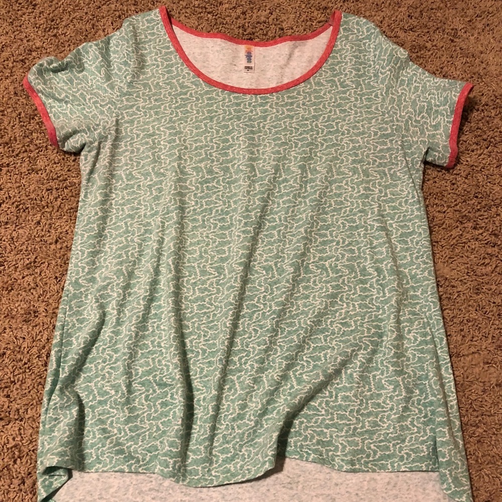 EUC Lularoe Medium Classic T